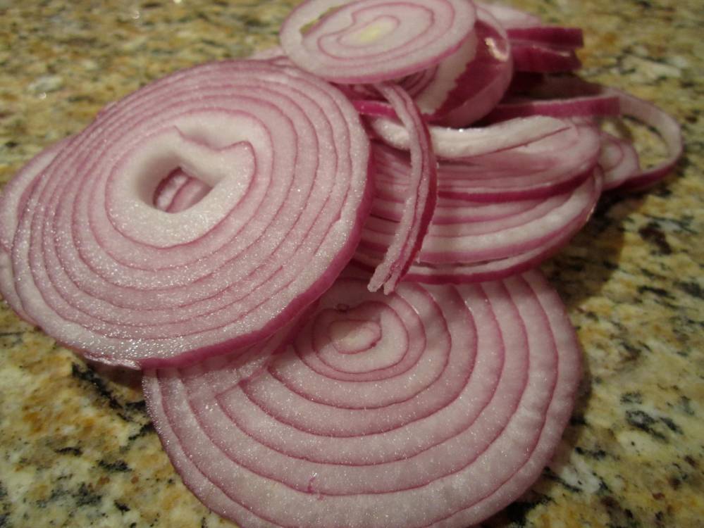 Red onion cut into rings
